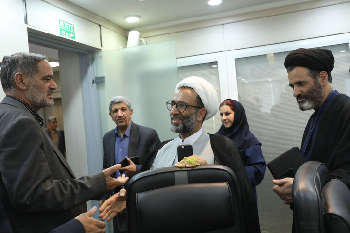 نشست کمیسیون صنایع و معادن با مسئولان اتاق بازرگانی