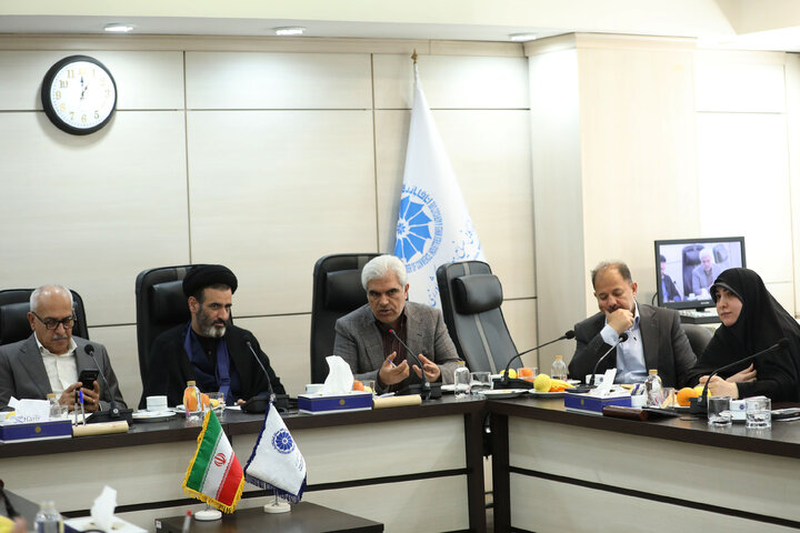 نشست کمیسیون صنایع و معادن با مسئولان اتاق بازرگانی