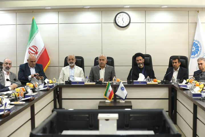 نشست کمیسیون صنایع و معادن مجلس با مسئولان اتاق بازرگانی