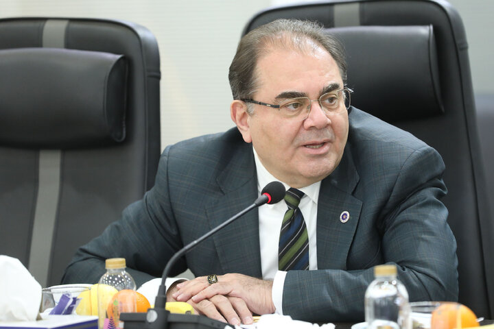 نشست کمیسیون صنایع و معادن با مسئولان اتاق بازرگانی