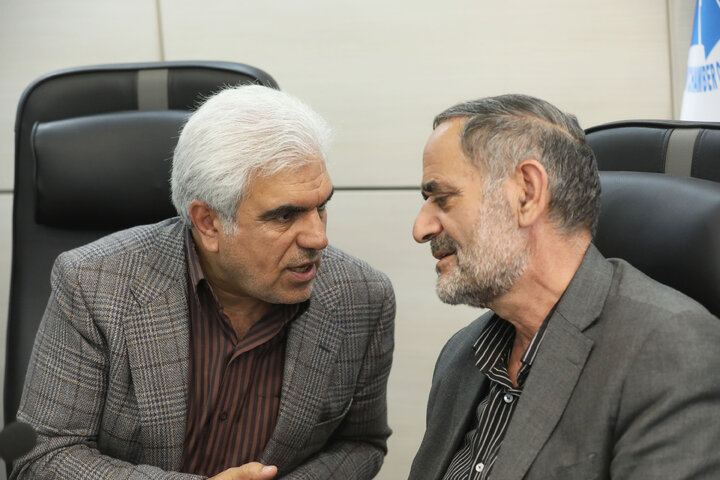 نشست کمیسیون صنایع و معادن با مسئولان اتاق بازرگانی