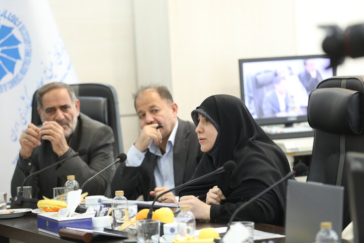 نشست کمیسیون صنایع و معادن با مسئولان اتاق بازرگانی