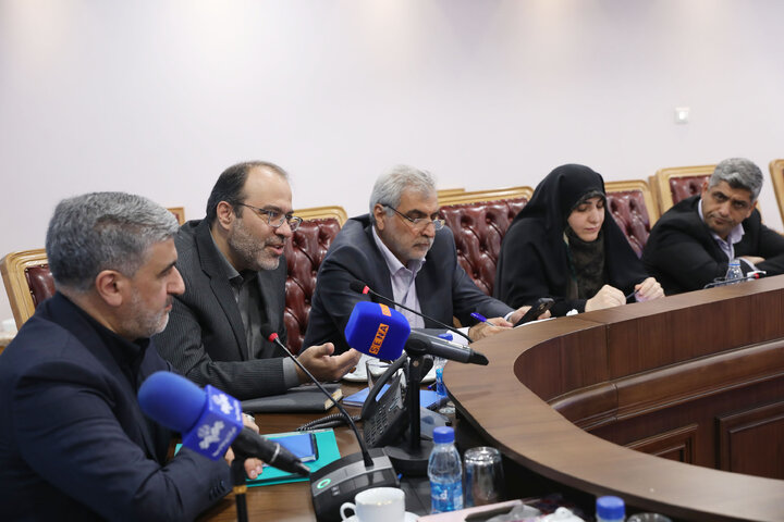 نشست کمیسیون ویژه جهش و رونق تولید با رئیس سازمان بورس و اوراق بهادار