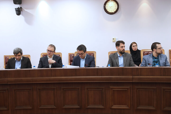 نشست کمیسیون ویژه جهش و رونق تولید با رئیس سازمان بورس و اوراق بهادار
