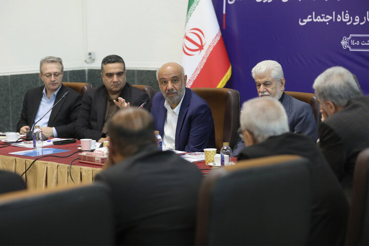 نشست اعضای کمیسیون بهداشت و درمان با وزیر تعاون، کار و امور اجتماعی