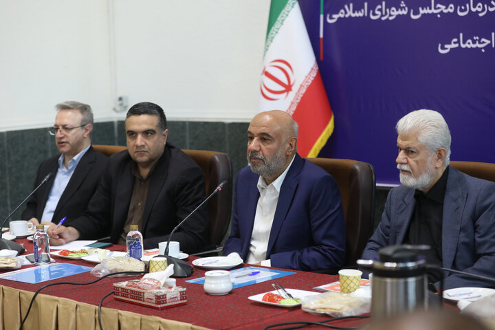 نشست اعضای کمیسیون بهداشت و درمان با وزیر تعاون، کار و امور اجتماعی