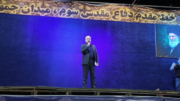 عوارض تردد از تنگه هرمز ریالی دریافت می‌شود