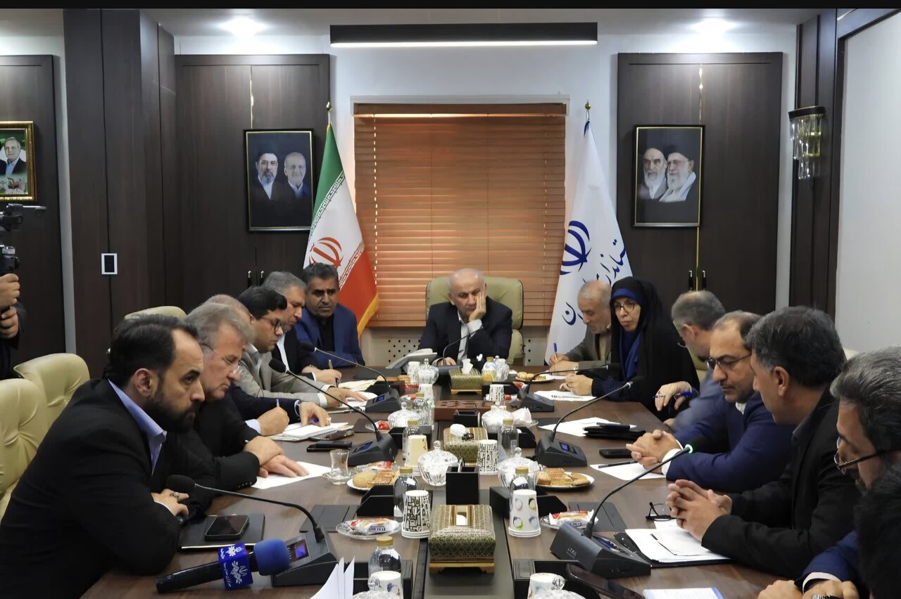 نشست بابایی کارنامی با بازنشستگان و کارگران ساری
