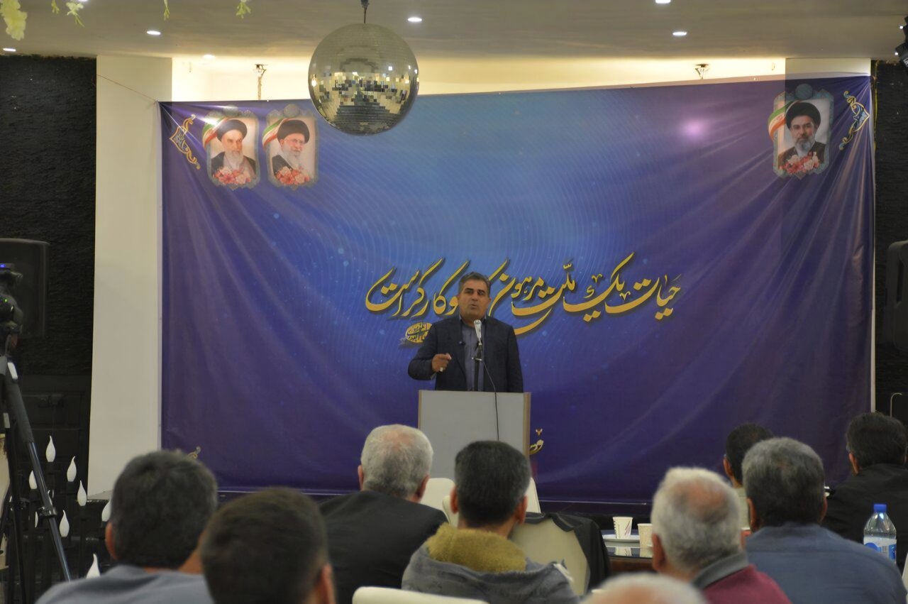 نشست بابایی کارنامی با بازنشستگان و کارگران ساری
