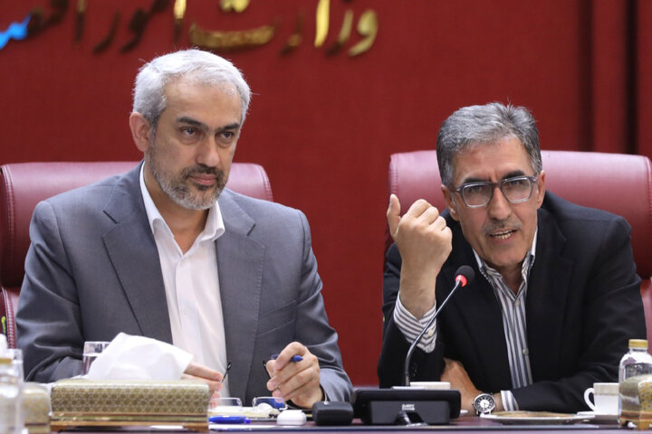 نشست کمیسیون صنایع ومعادن مجلس با وزیر اقتصاد و امور دارایی