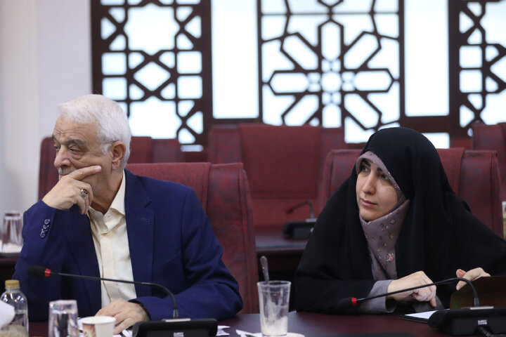 نشست کمیسیون صنایع ومعادن مجلس با وزیر اقتصاد و امور دارایی