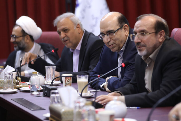 نشست کمیسیون صنایع ومعادن مجلس با وزیر اقتصاد و امور دارایی