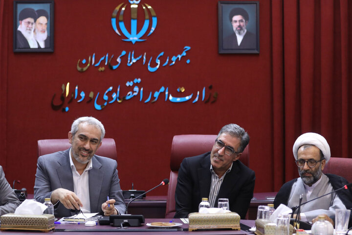 نشست کمیسیون صنایع ومعادن مجلس با وزیر اقتصاد و امور دارایی