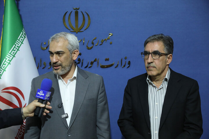 نشست کمیسیون صنایع ومعادن مجلس با وزیر اقتصاد و امور دارایی