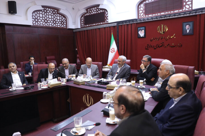 نشست کمیسیون صنایع ومعادن مجلس با وزیر اقتصاد و امور دارایی