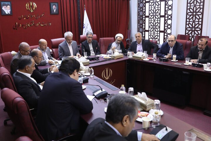 نشست کمیسیون صنایع ومعادن مجلس با وزیر اقتصاد و امور دارایی