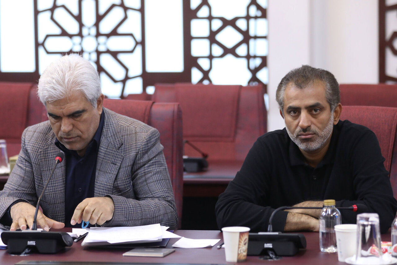 بررسی احیای واحدهای آسیبدیده و روند ترخیص کالاها در کمیسیون صنایع مجلس