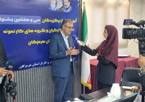 حضور احمد مرادی در مراسم تجلیل از کارگران و کارفرمایان هرمزگان/ نقش مهم  تولیدکنندگان در مقاومت و پایداری