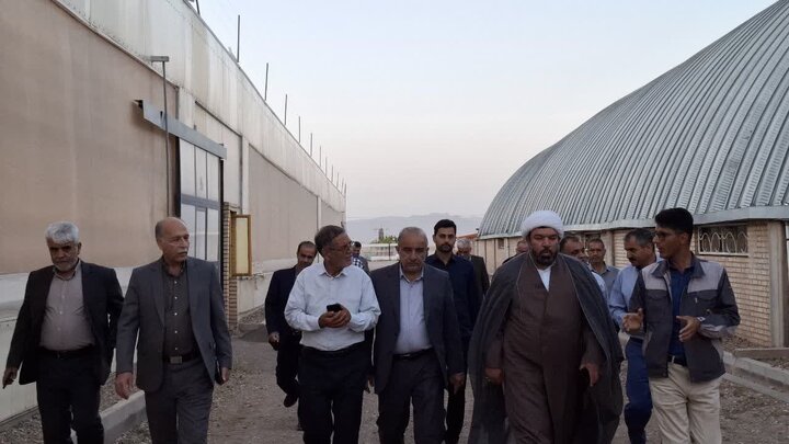 پایش میدانی کمیسیون کشاورزی مجلس از مدرن‌ترین مجموعه‌های گلخانه‌ای زرندیه