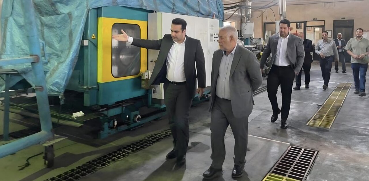 بازدید حسن پور از واحدهای پلیمری مستقر در شهرک صنعتی کرمان