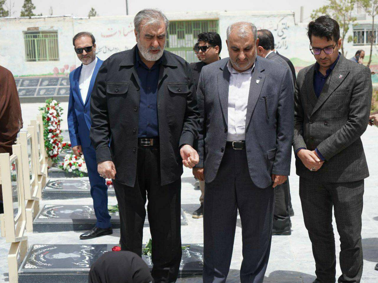 ادای احترام رئیس کمیسیون امنیت ملی مجلس به شهدای نصرآباد