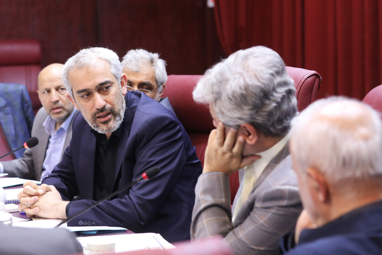 شرایط جنگی نباید بهانهای برای بینیازی دولت از هماهنگی با مجلس شود