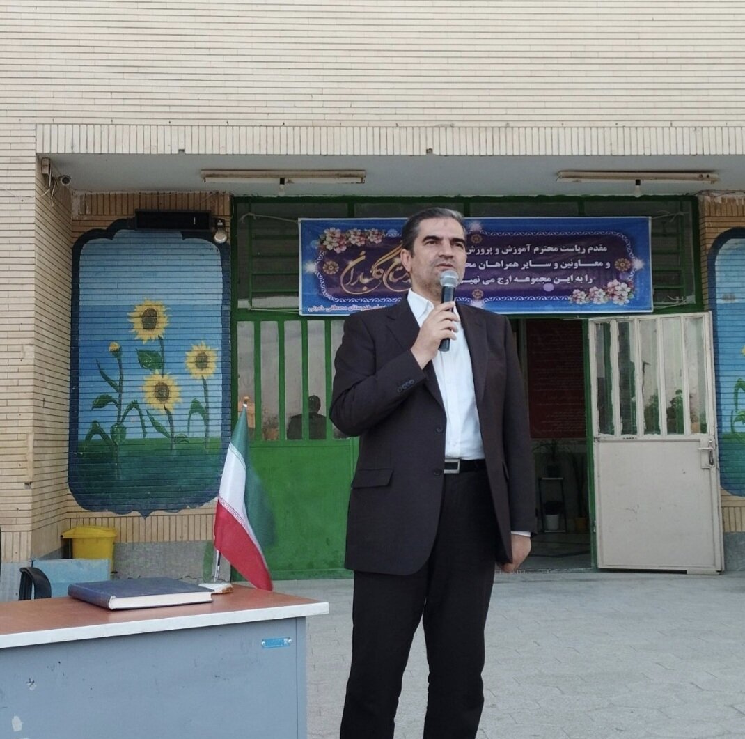 پروژه چمن مصنوعی هنرستان شهید مصطفی خمینی (ره) رضویه کلنگ زنی شد
