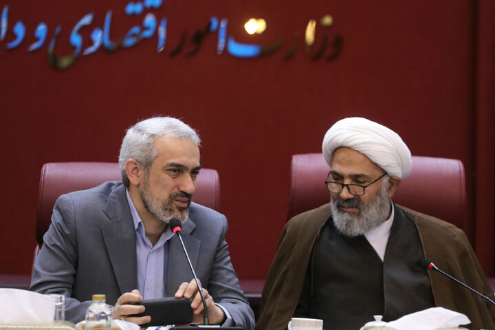 نشست کمیسیون اصل نود با وزیر اقتصاد و معاونین و روسای بانکها