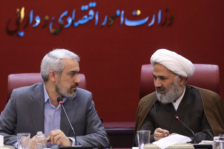 نشست کمیسیون اصل نود با وزیر اقتصاد و معاونین و روسای بانکها