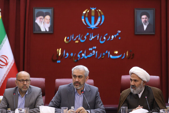 نشست کمیسیون اصل نود با وزیر اقتصاد و معاونین و روسای بانکها