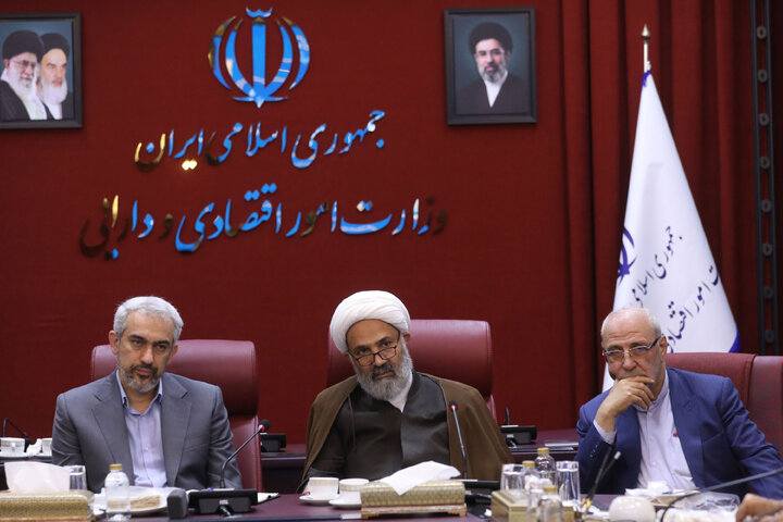 نشست کمیسیون اصل نود با وزیر اقتصاد و معاونین و روسای بانکها