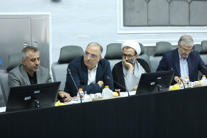 نشست مجمع نمایندگان استان تهران با رئیس‌کل بیمه مرکزی