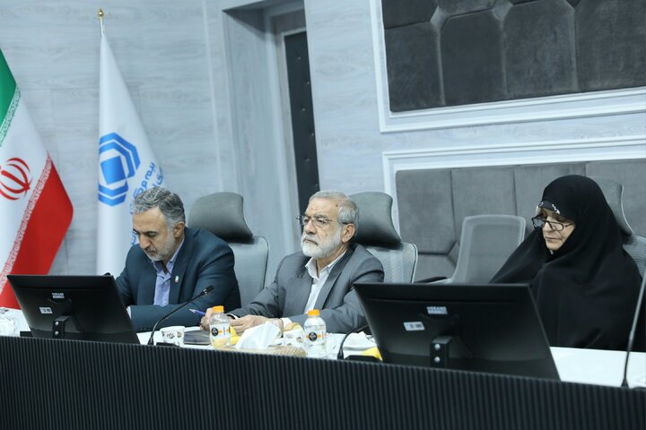 نشست مجمع نمایندگان استان تهران با رئیس‌کل بیمه مرکزی