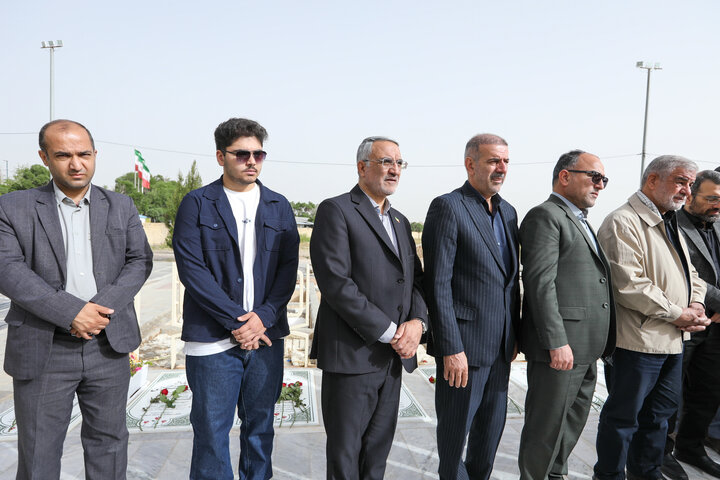 گلباران مزار شهدای جنگ رمضان و جنگ تحمیلی ۱۲ روزه