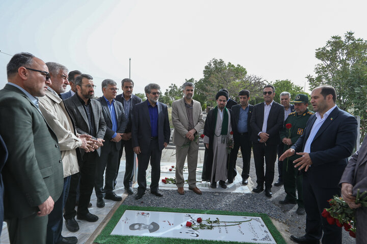 گلباران مزار شهدای جنگ رمضان و جنگ تحمیلی ۱۲ روزه