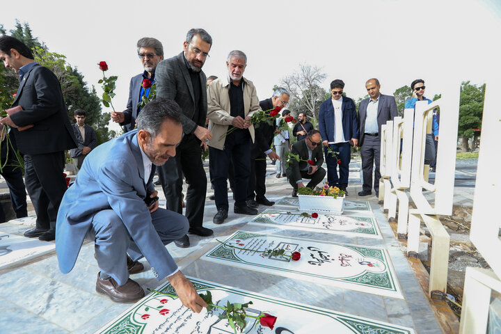 گلباران مزار شهدای جنگ رمضان و جنگ تحمیلی ۱۲ روزه