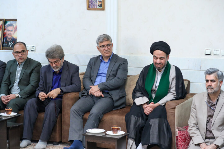 دیدار سفر اعضای کمیسیون داخلی مجلس شورای اسلامی با خانواده معظم شهدا