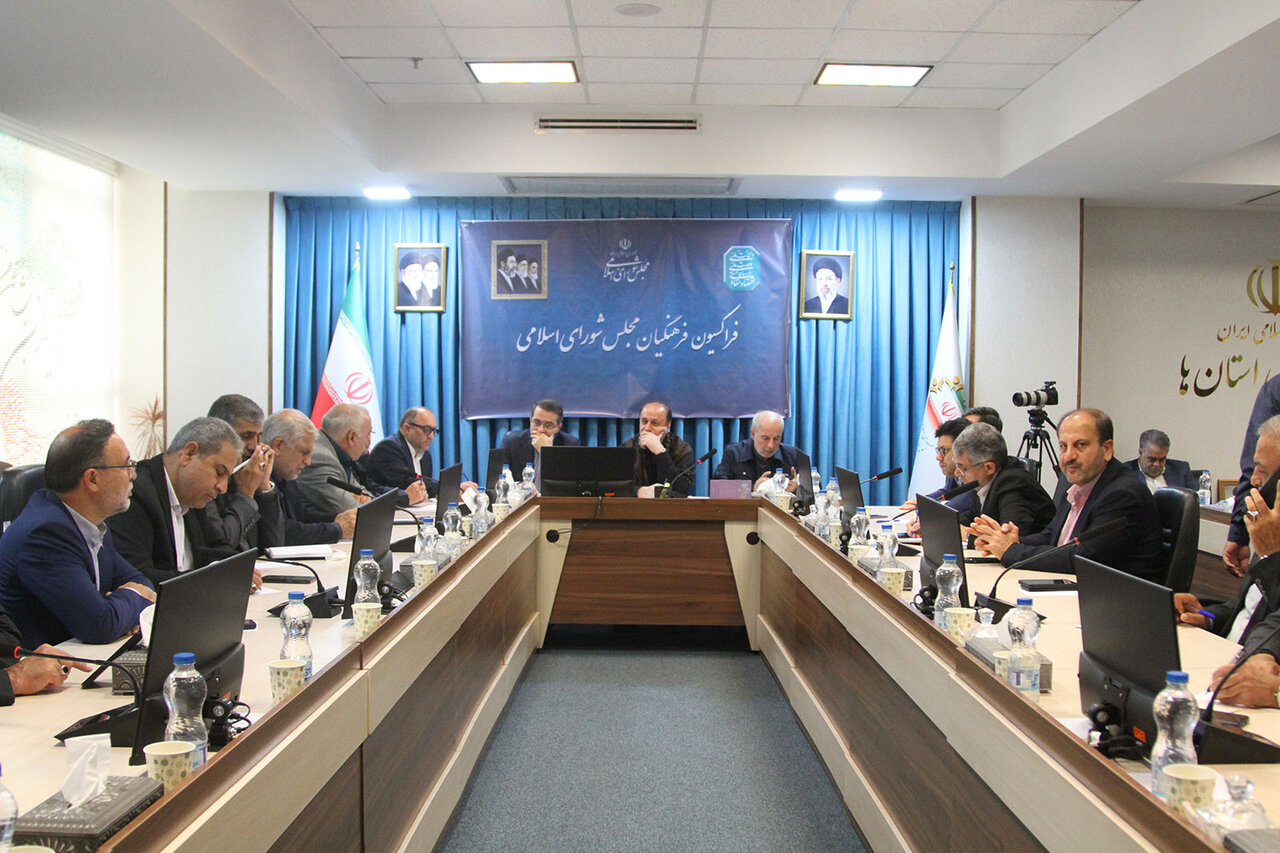 حاجی‌بابایی: پیشنهاد ادغام ۲۵ هزار نیروی غیررسمی «نهضتی، امین، خرید خدمات و مهرآفرین» در بدنه نیروهای شرکتی برای دریافت حقوق مستقیم/ رفیع‌زاده: تعامل بی‌سابقه دولت چهاردهم با آموزش‌وپرورش در حوزه استخدامی