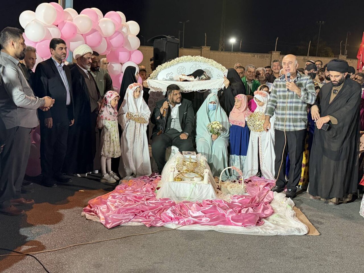 برگزاری مراسم ازدواج زوجین در حصیرآباد با شعار «لبیک به رهبر انقلاب»