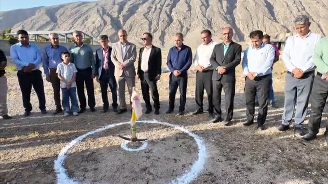 عملیات اجرایی احداث ۳ زمین چمن مصنوعی در روستاهای فیروزآباد با اعتبار ۱۰ میلیارد تومانی آغاز شد