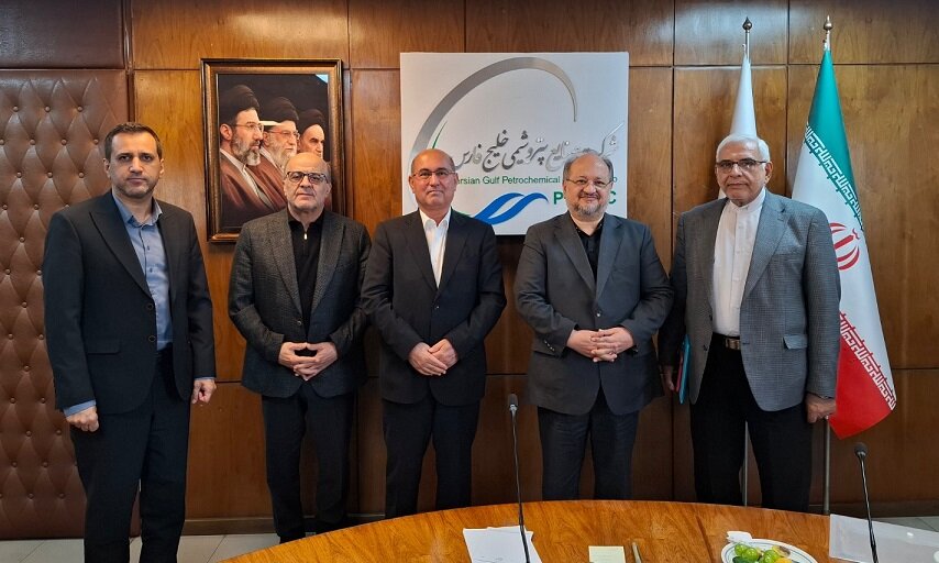 جلسه بررسی تکمیل و راه اندازی پتروشیمی کازرون با حضور مدیرعامل پتروشیمی خلیجفارس