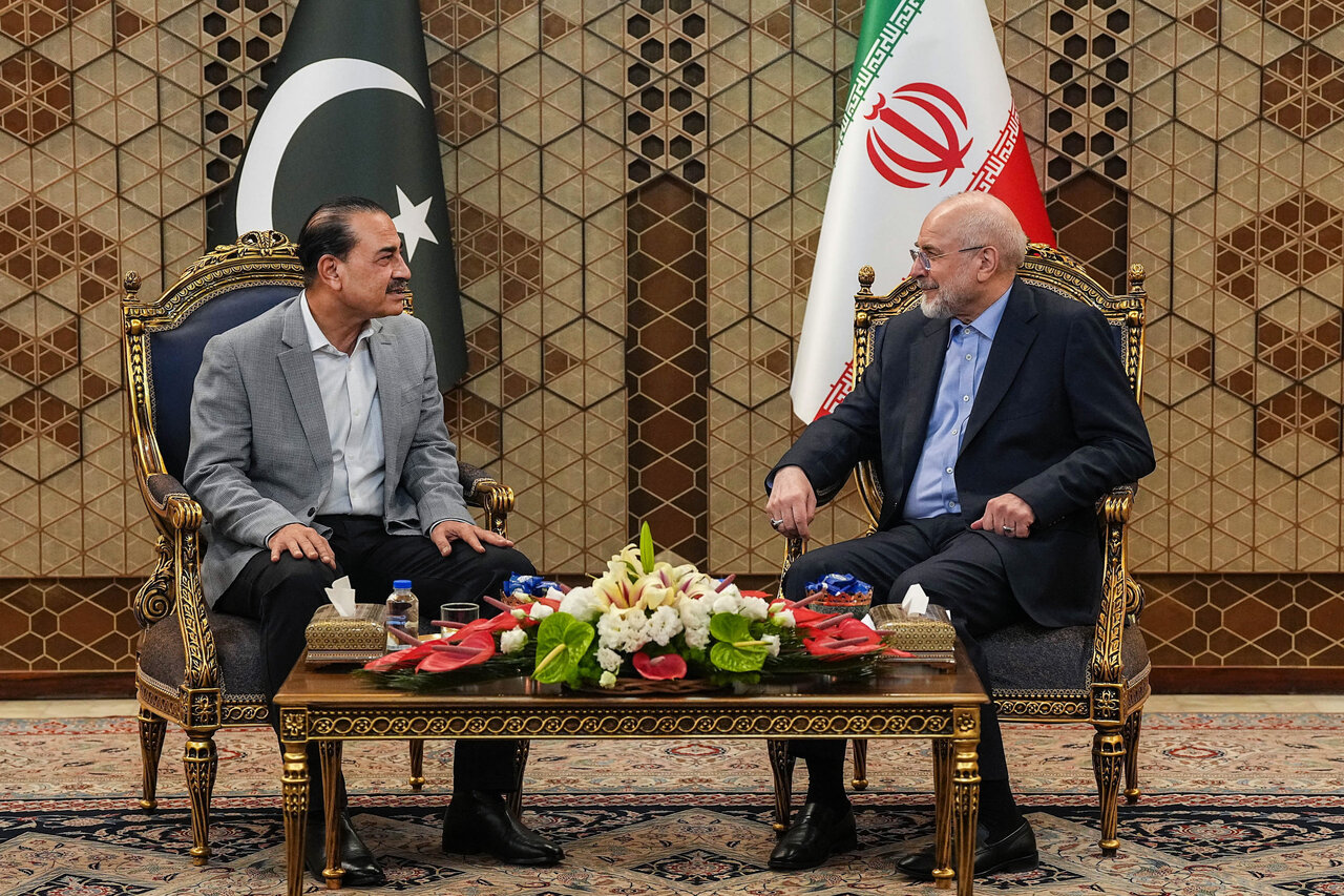 دکتر قالیباف: از حقوق ملت و کشورمان عدول نمی‌کنیم/ منیر: خوشحالم ایران توسط افراد هوشمند و با بینش بالا اداره می‌شود