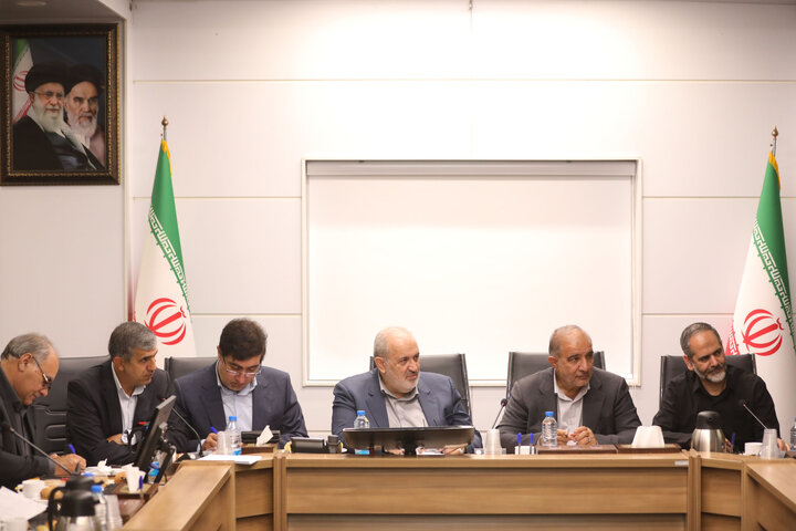 نشست مشترک کمیسیون کشاورزی، آب، منابع طبیعی و محیط زیست مجلس با وزیر نیرو