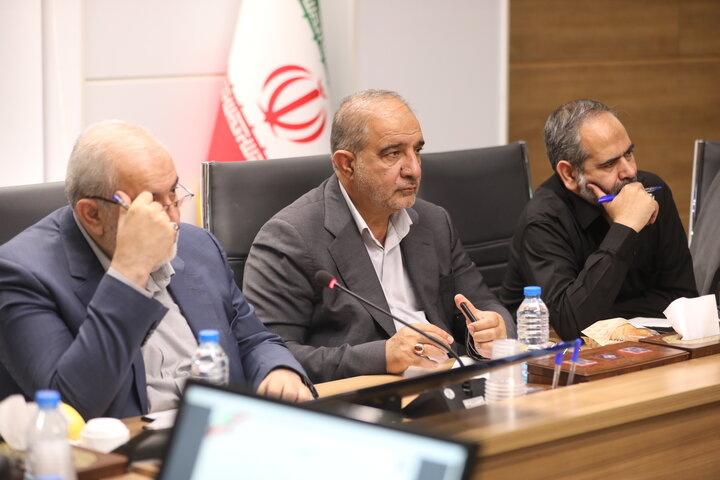 نشست مشترک کمیسیون کشاورزی، آب، منابع طبیعی و محیط زیست مجلس با وزیر نیرو