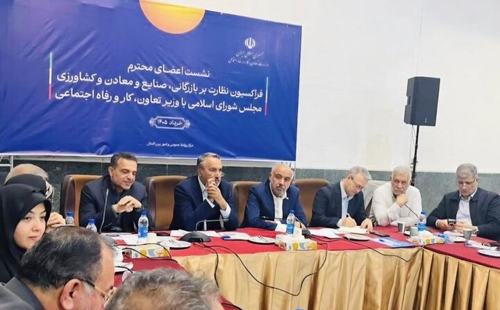 درخواست حسن پور برای رسیدگی فوری به مطالبات کارگران استان کرمان 