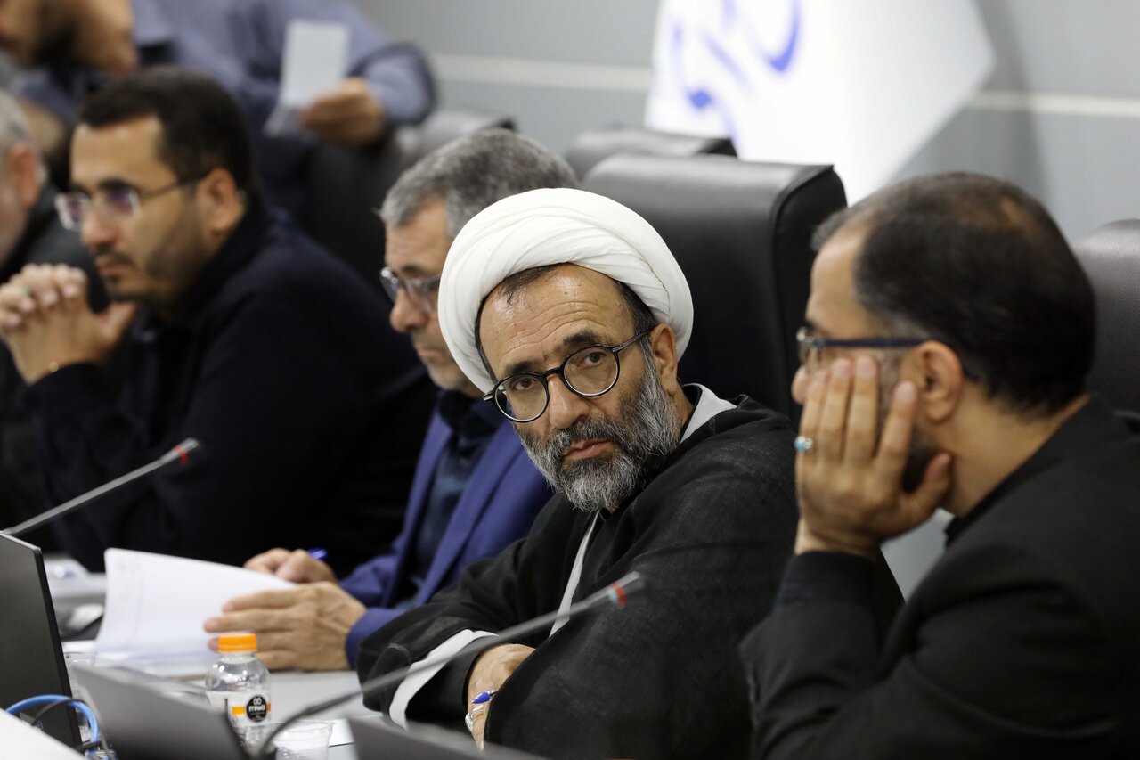 شهریاری: افزایش ۳ تا ۵ برابری قیمت برخی داروهای وارداتی پذیرفتنی نیست / وزیر بهداشت و درمان: تلاش دولت برای جبران افزایش قیمت دارو از مسیر پوشش بیمهای