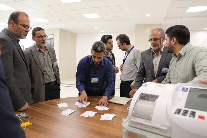 شمارش آراء انتخابات هیئت رئیسه اجلاسیه سوم دوره دوازدهم مجلس شورای اسلامی