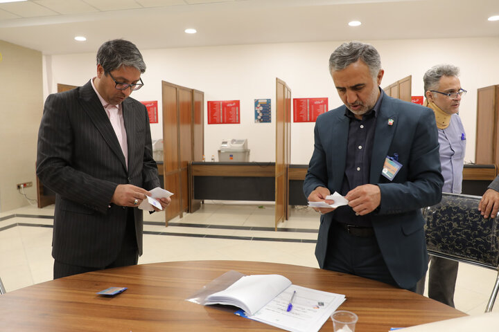 شمارش آراء انتخابات هیئت رئیسه اجلاسیه سوم دوره دوازدهم مجلس شورای اسلامی