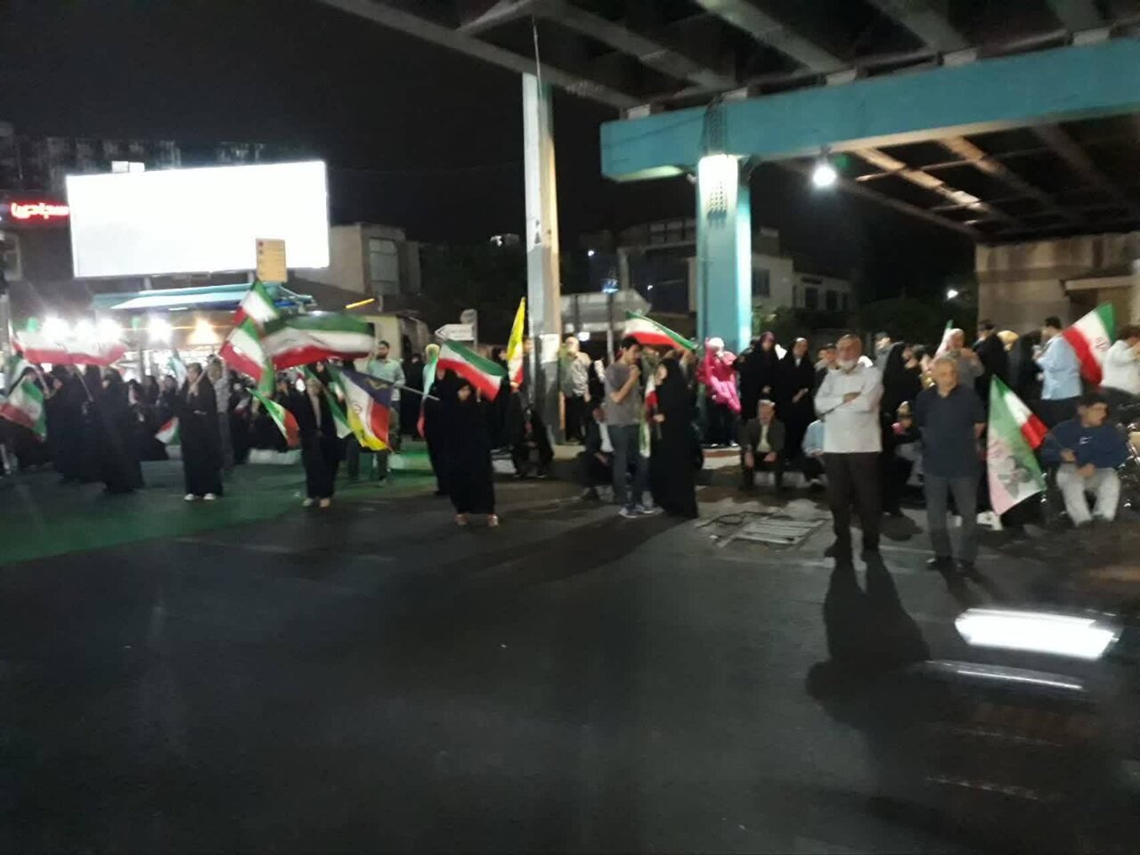 مجلس و دولت موظف به مهار گرانی و حمایت معیشتی مردماند / یک وجب از خاک ایرانِ پس از انقلاب واگذار نشده است