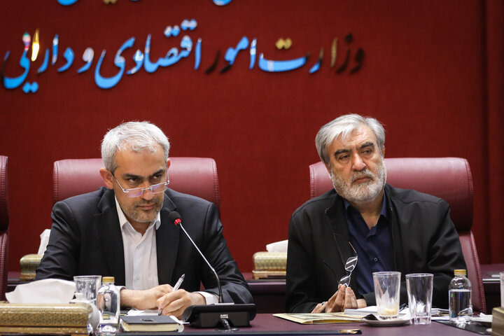 نشست کمیسیون امنیت ملی مجلس با وزیر اقصاد